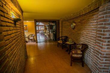 هتل Cabañas Hosteria De Vilches