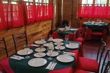 هتل Cabañas Hosteria De Vilches