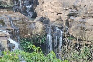 هتل Sainamtok Resort