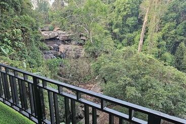هتل Sainamtok Resort