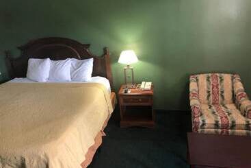 هتل Travelers Inn