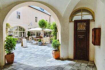Opera Apartments