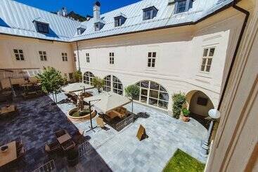 Opera Apartments