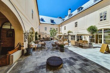 Opera Apartments