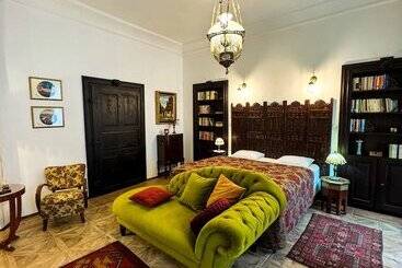 Opera Apartments