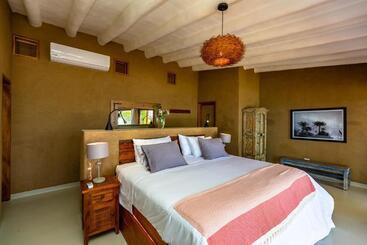 استراحتگاه Adobe Villas