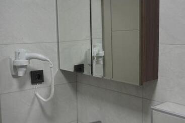 تختخواب و صبحانه Zeni̇a Otel