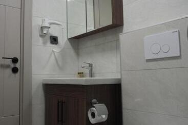 تختخواب و صبحانه Zeni̇a Otel