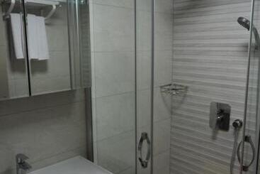 تختخواب و صبحانه Zeni̇a Otel