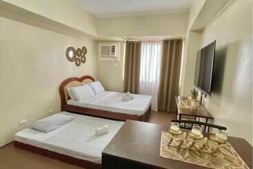 アパートホテル Condo Near Ateneo And Royal Mandaya