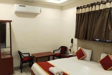 هتل Sri Sai Residency