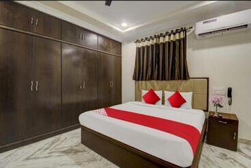 هتل Sri Sai Residency