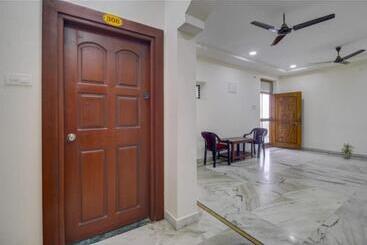 هتل Sri Sai Residency