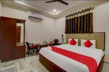هتل Sri Sai Residency
