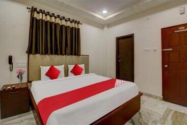 هتل Sri Sai Residency
