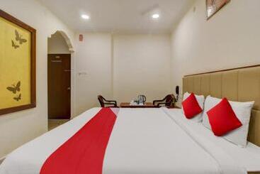 هتل Sri Sai Residency