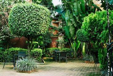Romeos Hotel Luzira Kampala