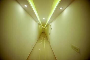هتل Airport Avenue Plaza Cochin Airport