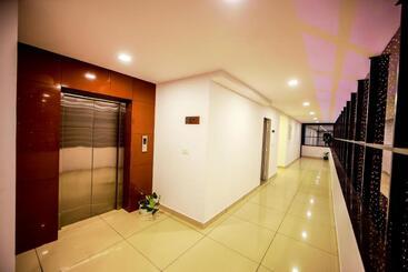 هتل Airport Avenue Plaza Cochin Airport