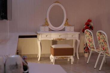 Отель Green Valley Seas And Resorts