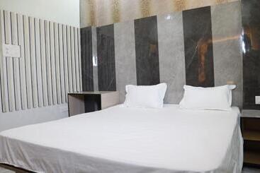 Отель Green Valley Seas And Resorts