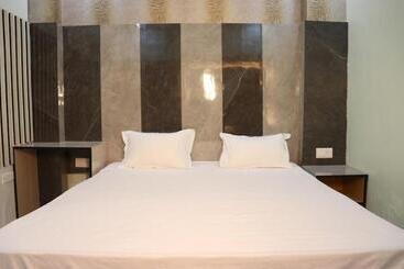 Отель Green Valley Seas And Resorts
