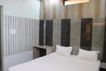 Отель Green Valley Seas And Resorts