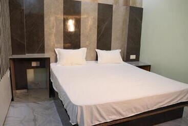 Отель Green Valley Seas And Resorts
