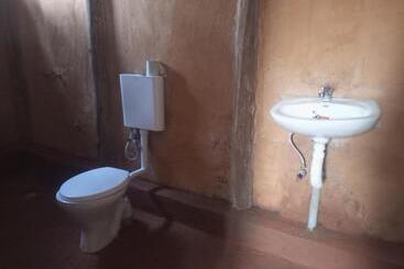 هتل Kibale Tented Camp