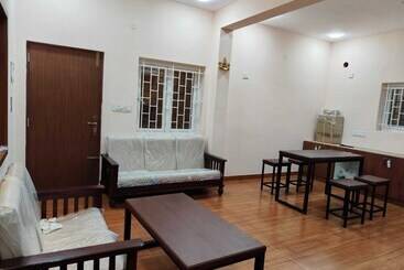 هتل Mugundan  S Smart Stay