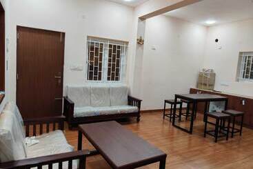 هتل Mugundan S Smart Stay