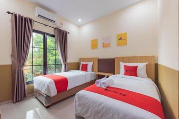 Hotel Reddoorz Plus @ La Asiana Guest House