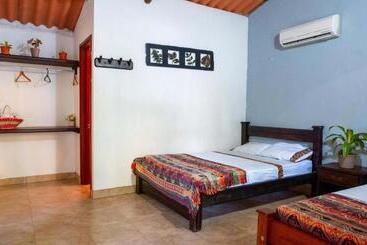 هتل Y Restaurante La Cachamera