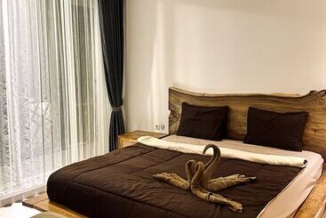 هتل Zavana Rooms