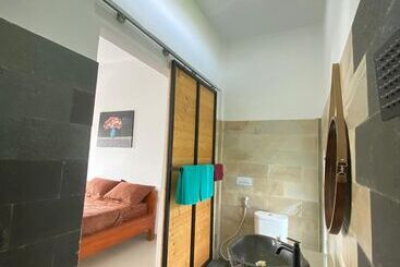هتل Zavana Rooms