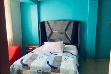 پانسیون Hostal Toscano Suites