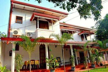 پانسیون Punchi Walawwa Holiday Bungalow