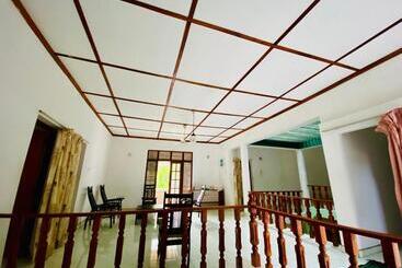 پانسیون Punchi Walawwa Holiday Bungalow