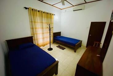 پانسیون Punchi Walawwa Holiday Bungalow