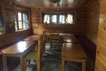 پانسیون Tribeni Lodge Restaurant And Bar