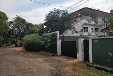 旅馆 Feel Like Home Anuradhapura