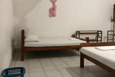هاستل Feel Like Home Anuradhapura