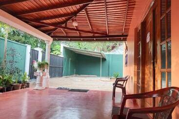 旅馆 Feel Like Home Anuradhapura