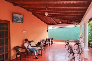 旅馆 Feel Like Home Anuradhapura
