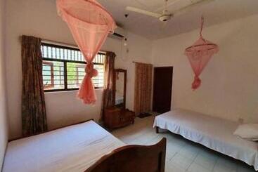 旅馆 Feel Like Home Anuradhapura