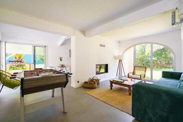 تختخواب و صبحانه La Conciergerie Biarritz