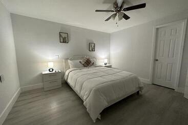 تختخواب و صبحانه Private Suite Close To Kendall Hospital And Fiu