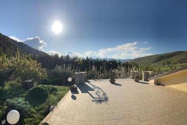 هتل Agriturismo Serra Moneta