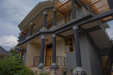 هتل Mt. Rwenzori Golf Resort & Spa