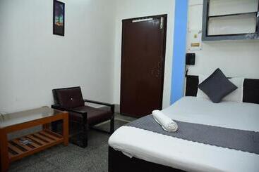 هتل Rowdralaya Residency